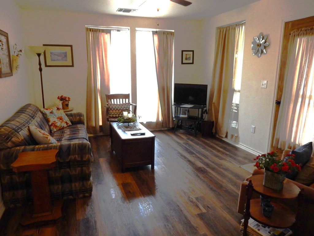 Fredericksburg, Texas, 78624, United States, 3 Bedrooms Bedrooms, ,2 BathroomsBathrooms,Residential,For Sale,1842373