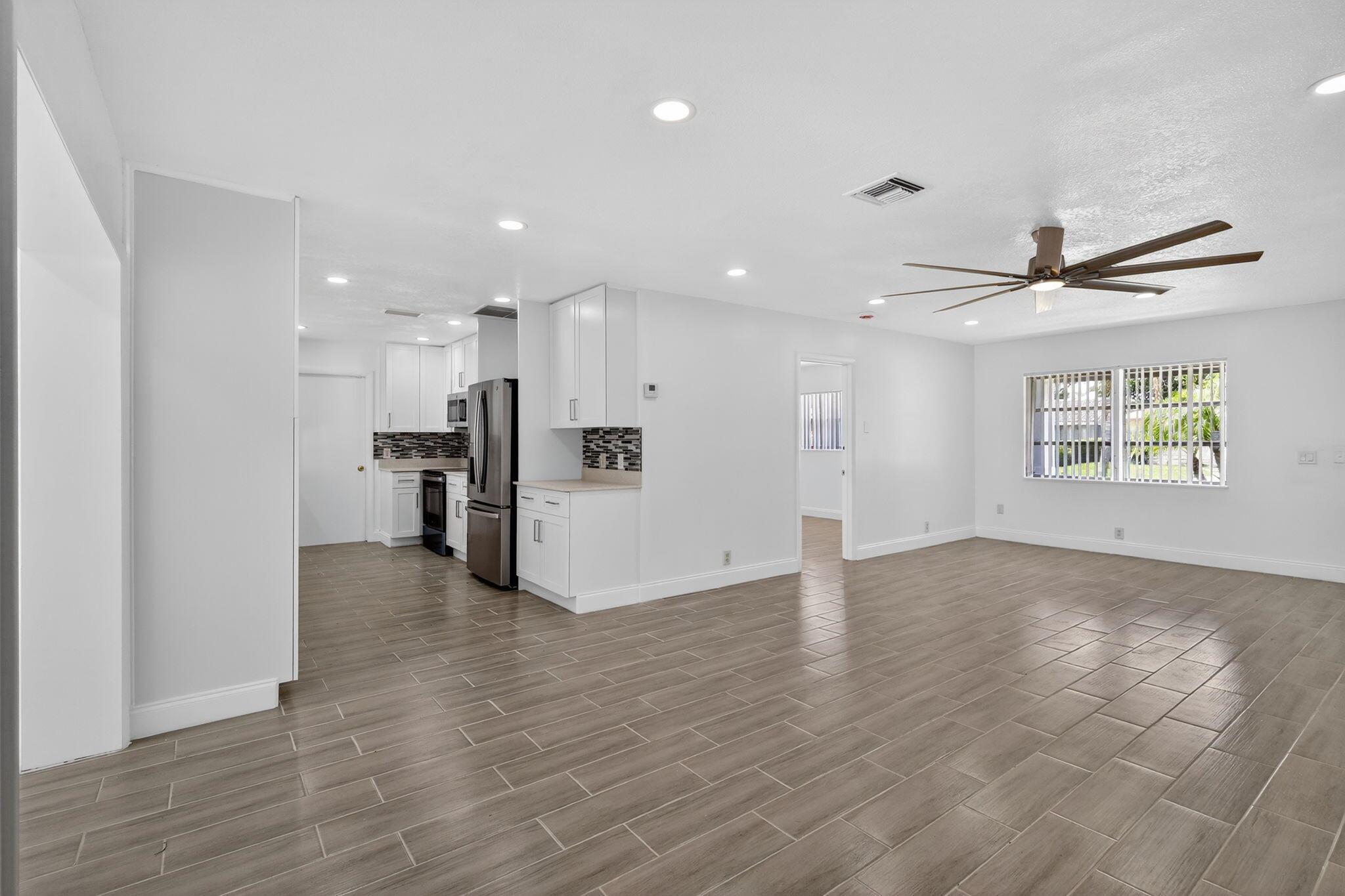 West Palm Beach, Florida, 33401, United States, 4 Bedrooms Bedrooms, ,2 BathroomsBathrooms,Residential,For Sale,1975982