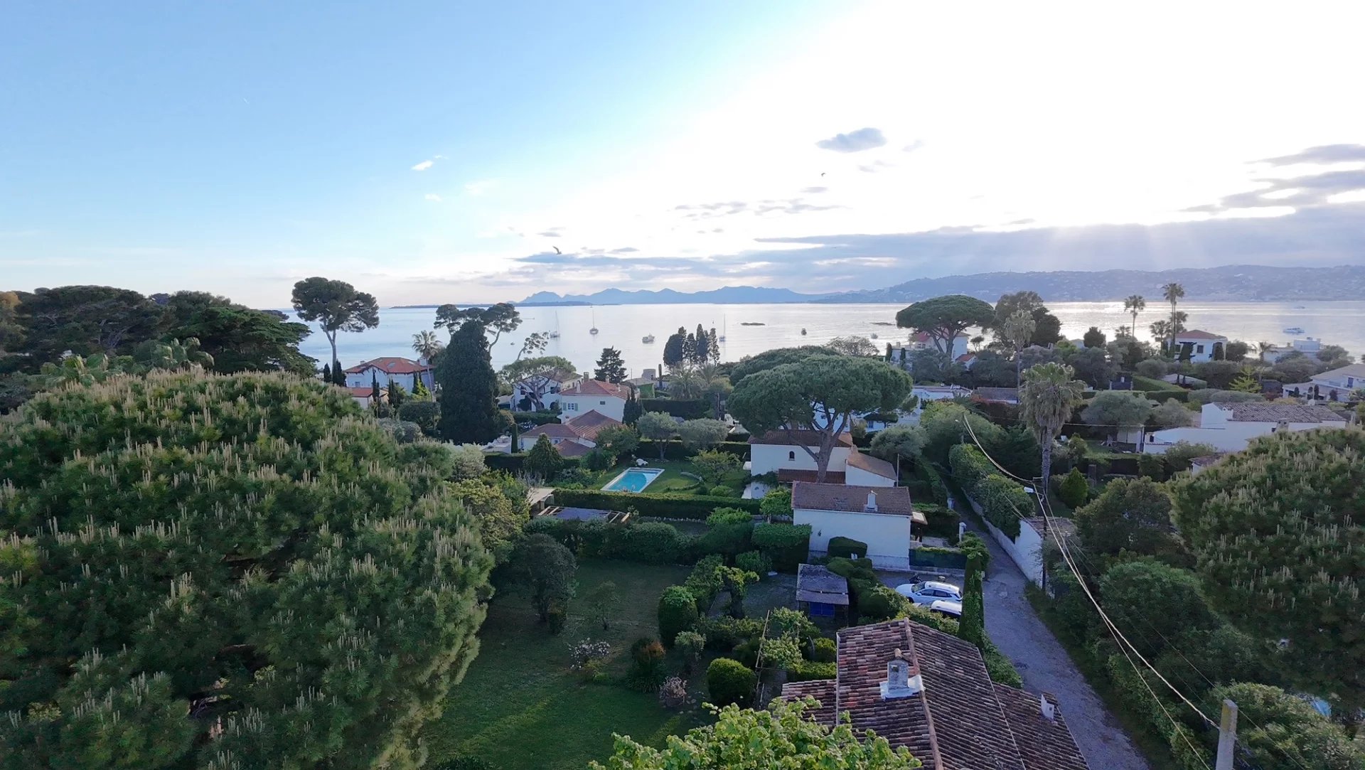 Antibes, Provence-Alpes-Côte d’Azur, 06600, FR, 4 Bedrooms Bedrooms, ,2 BathroomsBathrooms,Residential,For Sale,1804911