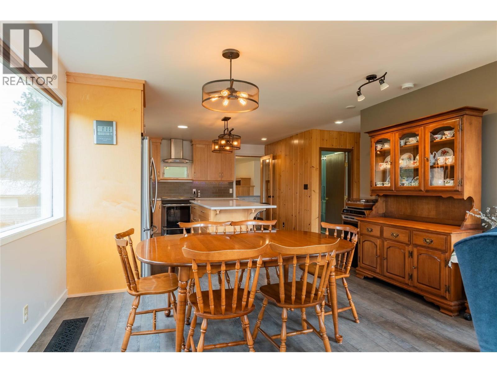 APPLEDALE, British Columbia, V0G 2J0, CA, 5 Bedrooms Bedrooms, ,2 BathroomsBathrooms,Residential,For Sale,1946998