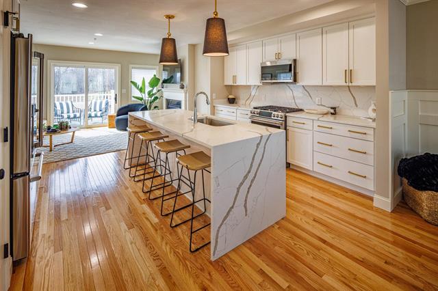 Dover, New Hampshire, 03820, United States, 2 Bedrooms Bedrooms, ,3 BathroomsBathrooms,Residential,For Sale,2002937