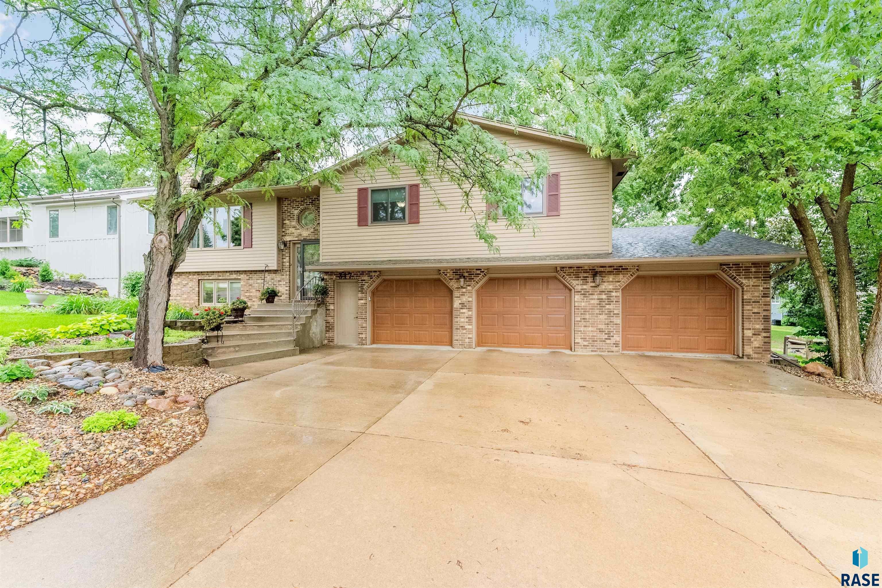 Sioux Falls, South Dakota, 57105, United States, 3 Bedrooms Bedrooms, ,2 BathroomsBathrooms,Residential,For Sale,1926722