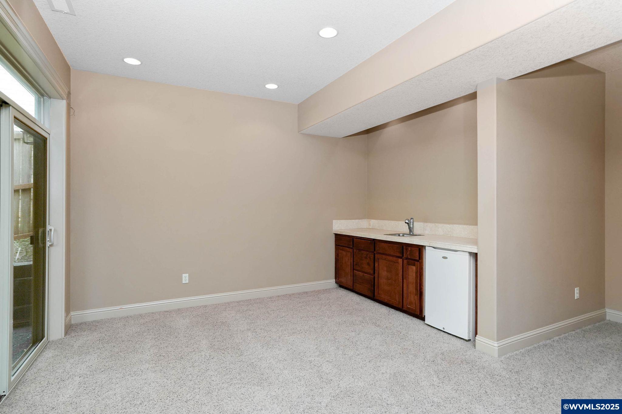 Salem, Oregon, 97306, United States, 4 Bedrooms Bedrooms, ,3 BathroomsBathrooms,Residential,For Sale,1906956