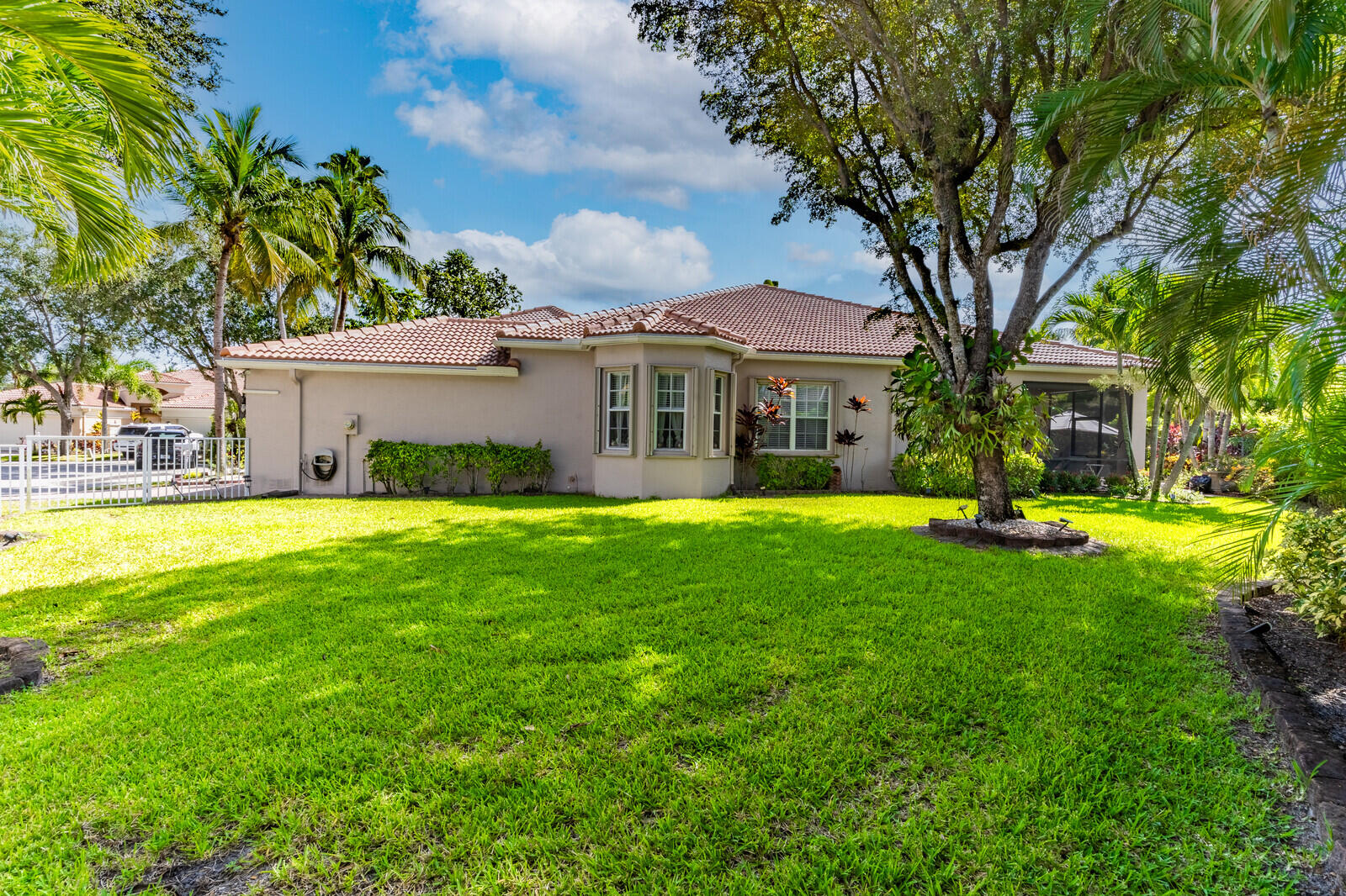 West Palm Beach, Florida, 33411, United States, 2 Bedrooms Bedrooms, ,2 BathroomsBathrooms,Residential,For Sale,1907135