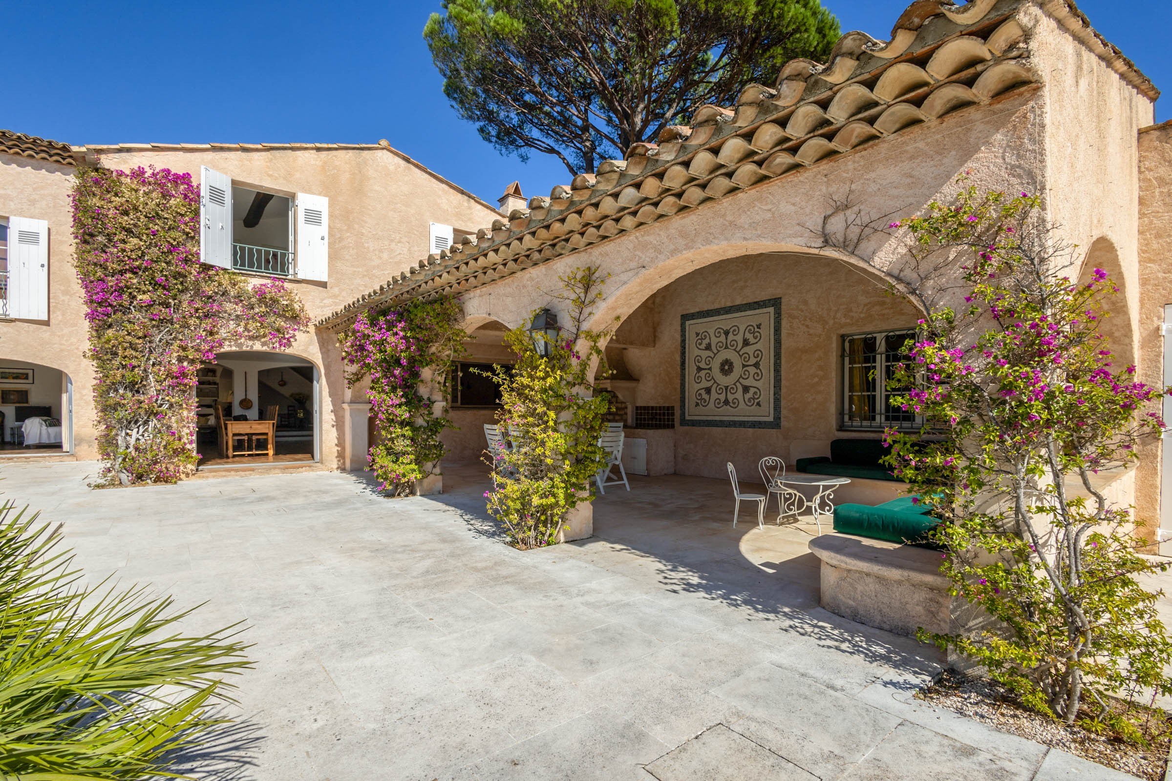  Provençal villa with pool for sale in Grimaud, near Guerrevieille beach - 物件實景