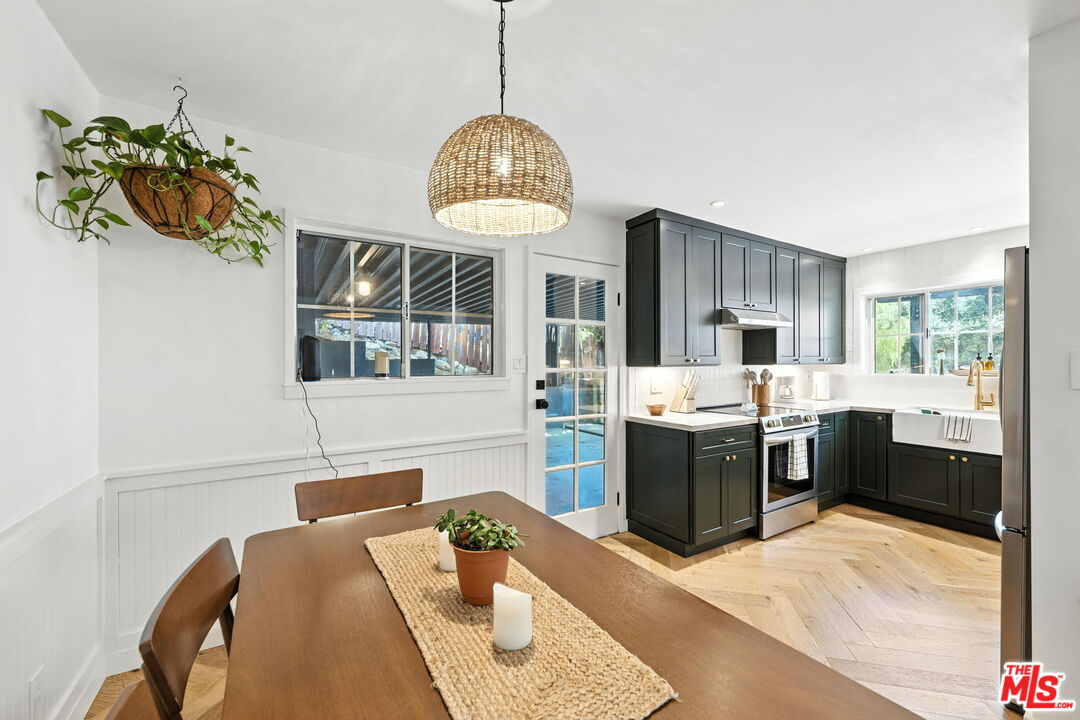 Topanga, California, 90290, United States, 2 Bedrooms Bedrooms, ,1 BathroomBathrooms,Residential,For Sale,1913417