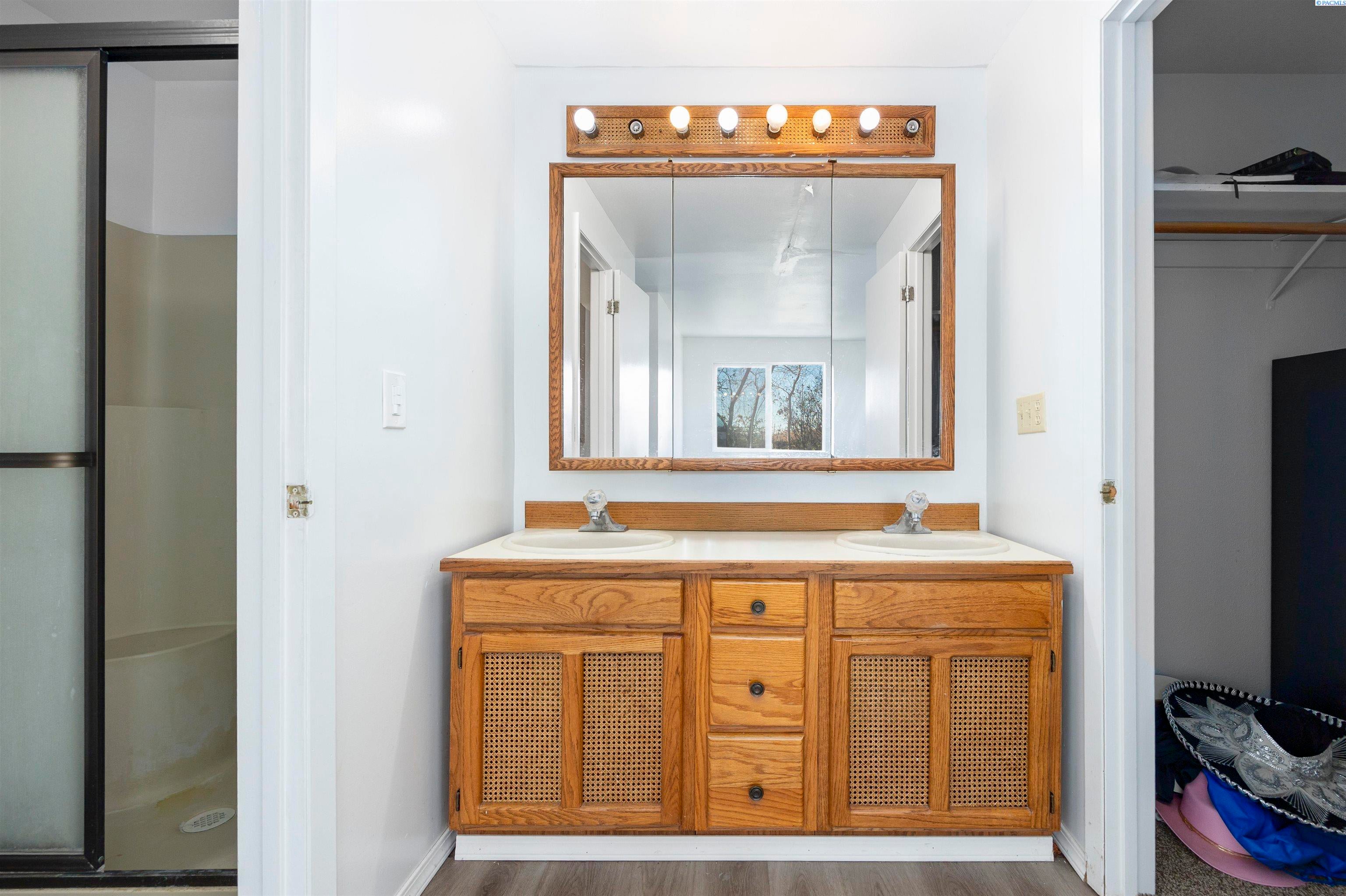 Pasco, Washington, 99301, United States, 2 Bedrooms Bedrooms, ,1 BathroomBathrooms,Residential,For Sale,1997990