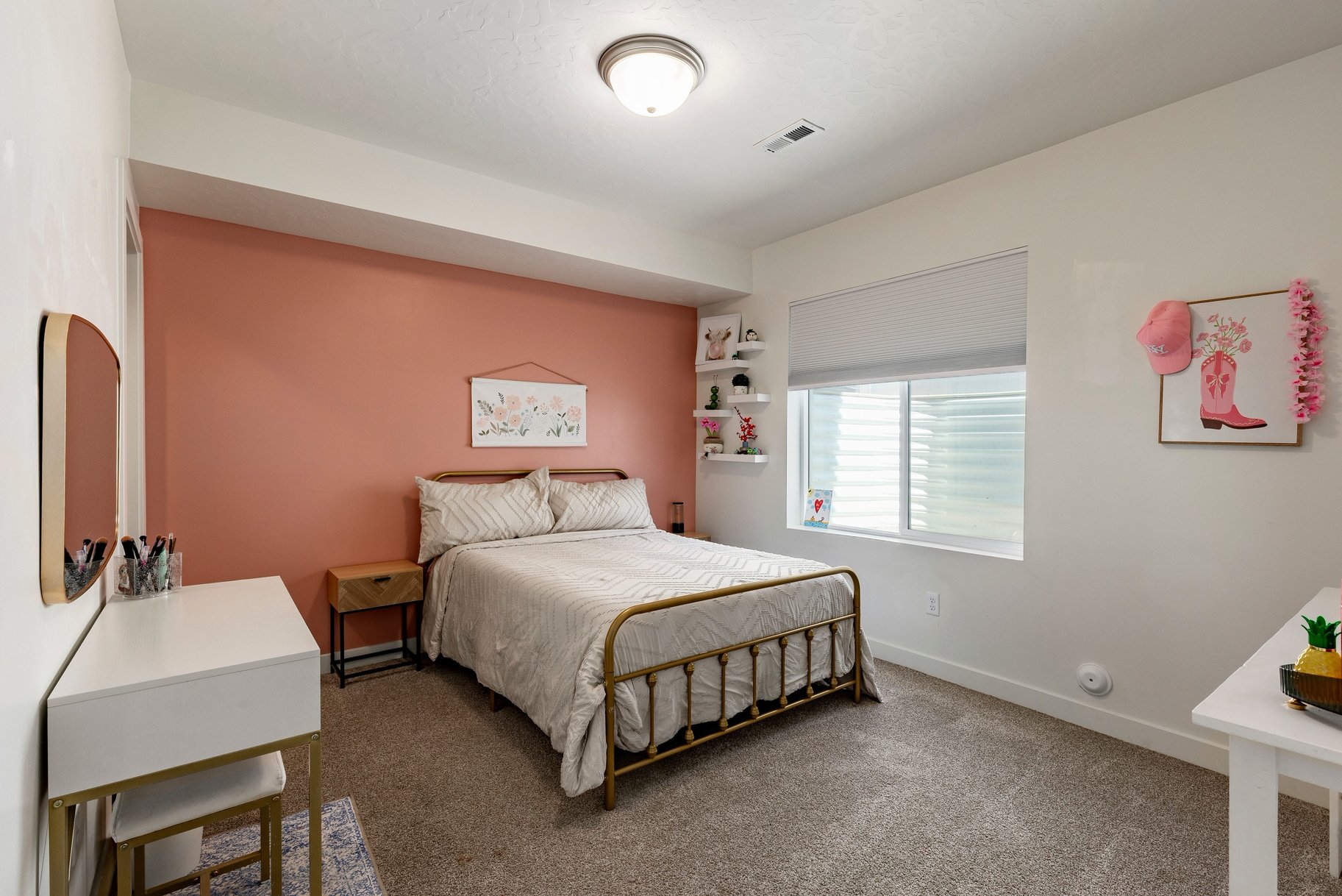  Spacious rambler with ADU. Open design and backyard made for living. - 物件實景