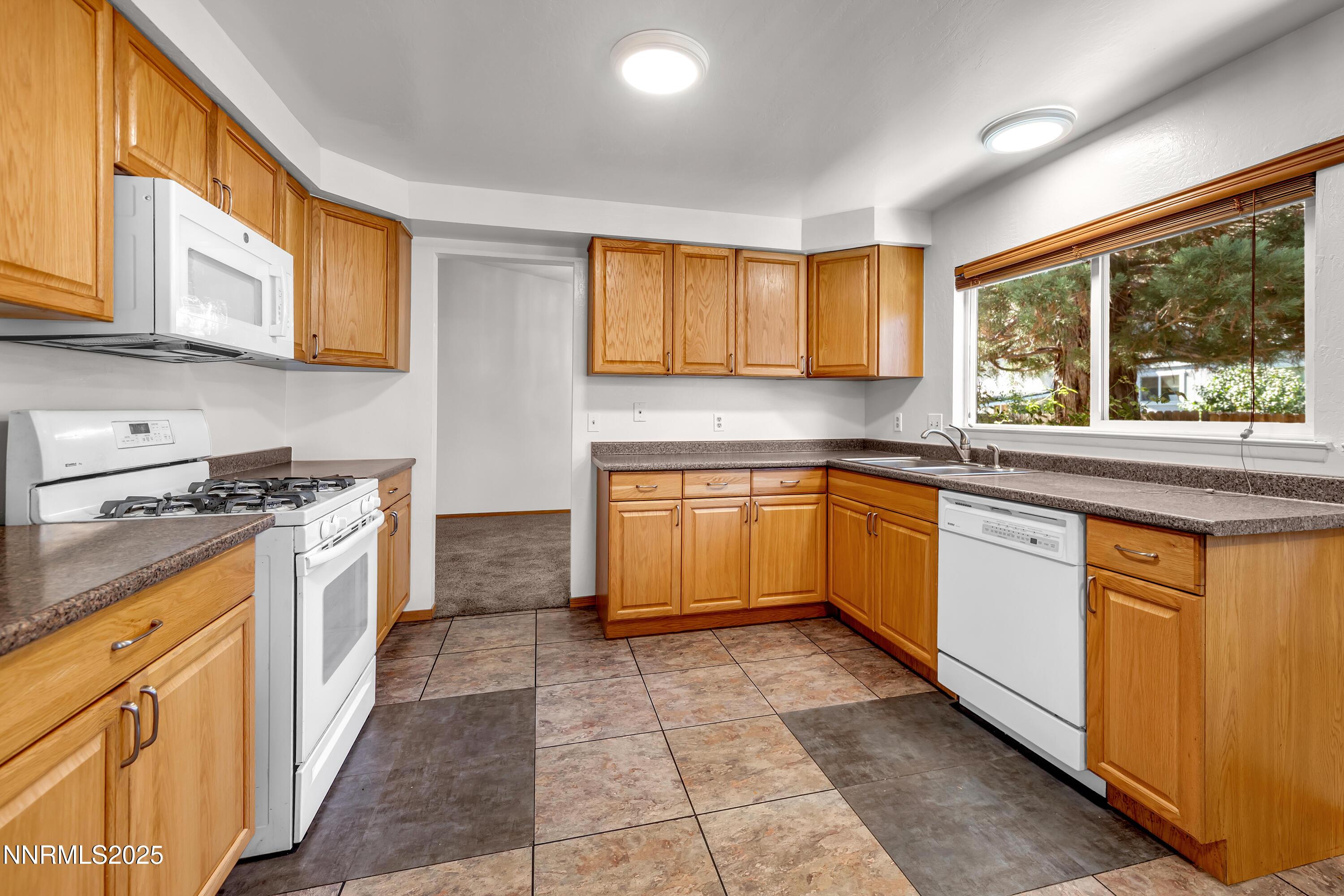 Reno, Nevada, 89502, United States, 4 Bedrooms Bedrooms, ,3 BathroomsBathrooms,Residential,For Sale,1959028