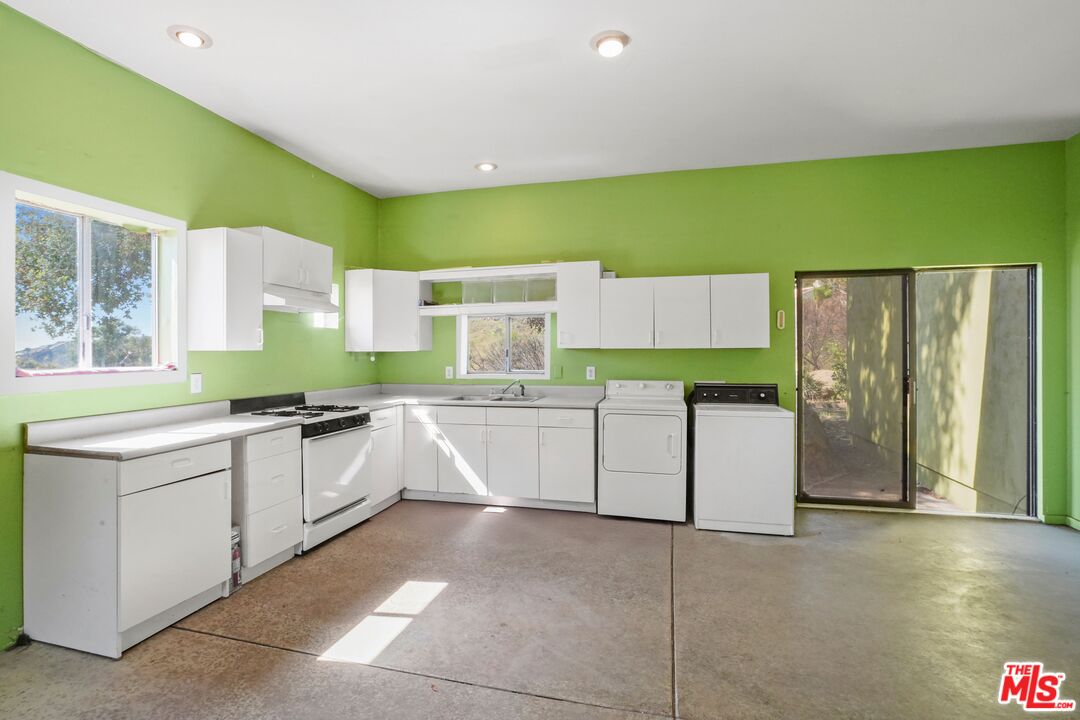 Malibu, California, 90265, United States, 3 Bedrooms Bedrooms, ,3 BathroomsBathrooms,Residential,For Sale,1859463