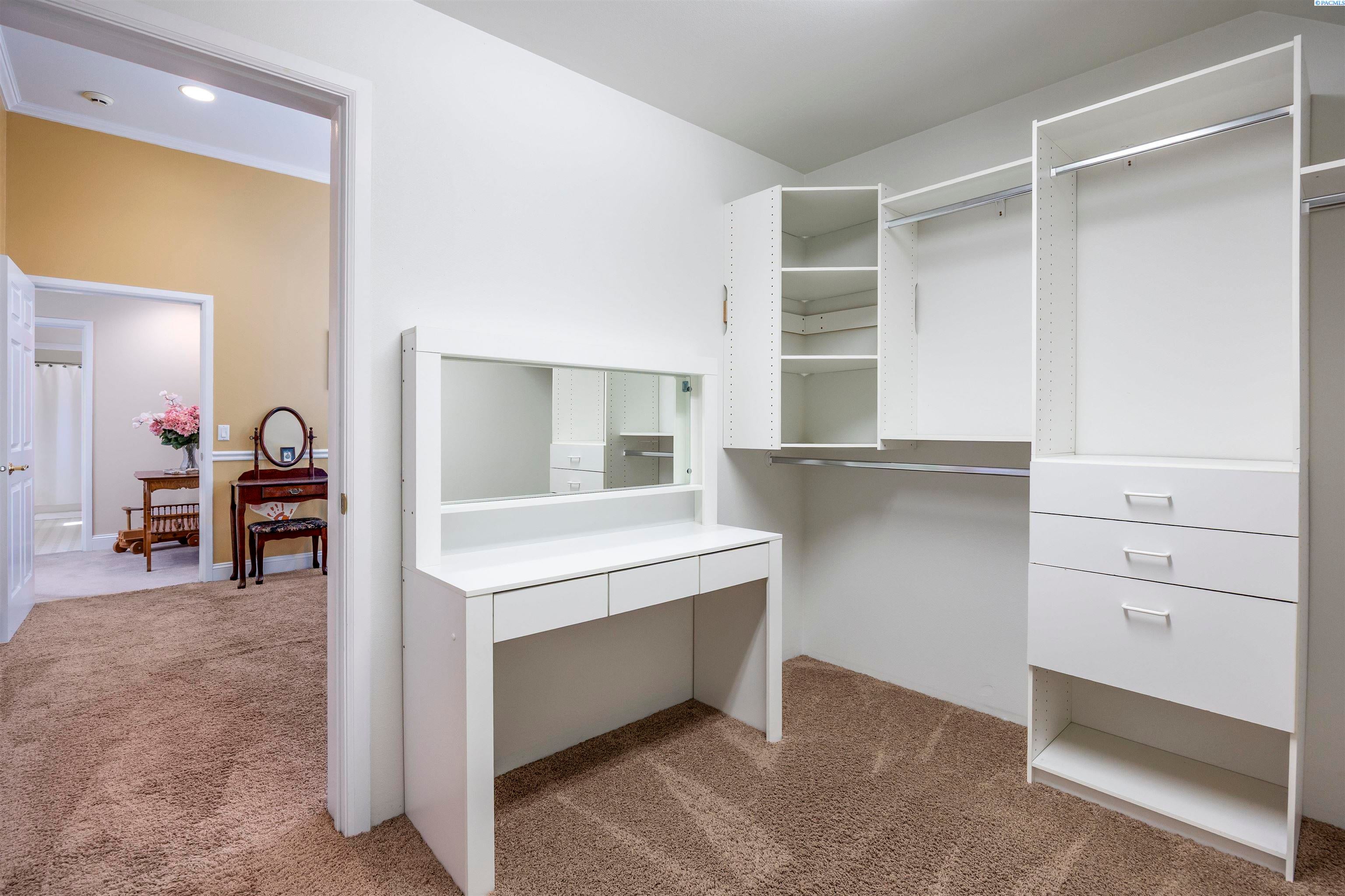 Pasco, Washington, 99301, United States, 3 Bedrooms Bedrooms, ,3 BathroomsBathrooms,Residential,For Sale,1979985