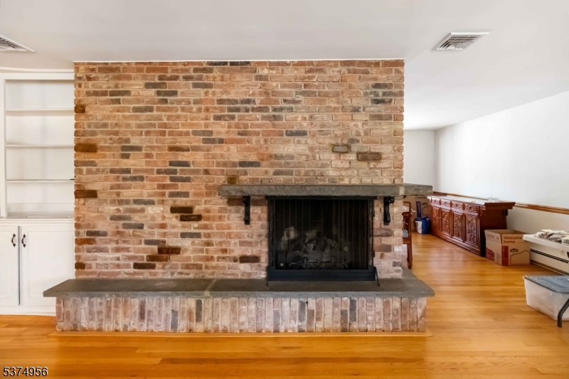 Madison Boro, New Jersey, 07940, United States, 4 Bedrooms Bedrooms, ,3 BathroomsBathrooms,Residential,For Sale,1906831