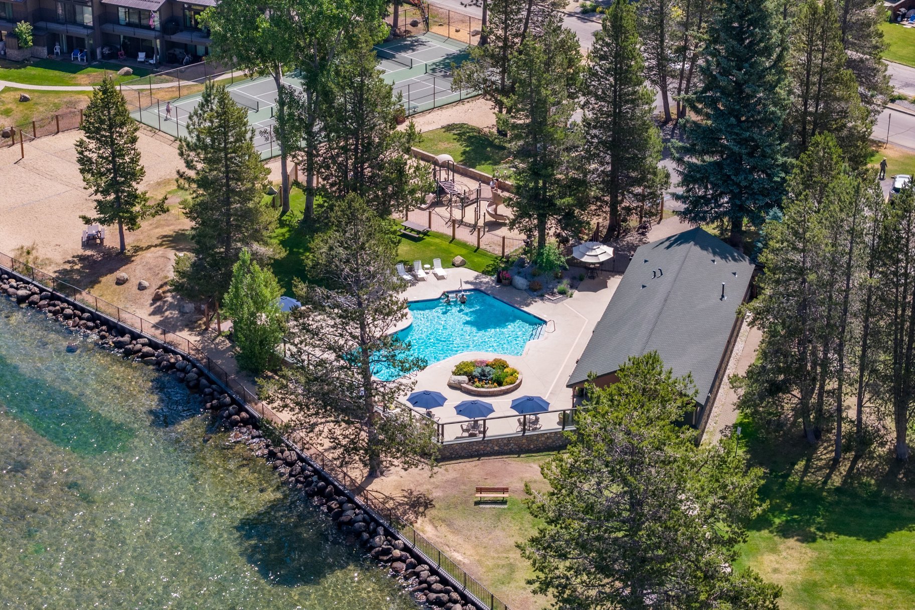  Tahoe Keys Waterfront Townhome - 物件實景