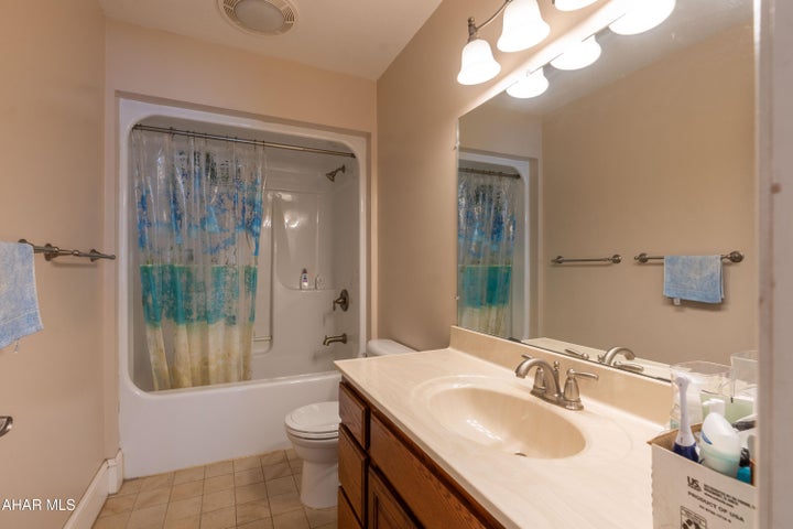 Altoona, Pennsylvania, 16602, United States, 5 Bedrooms Bedrooms, ,5 BathroomsBathrooms,Residential,For Sale,1796554