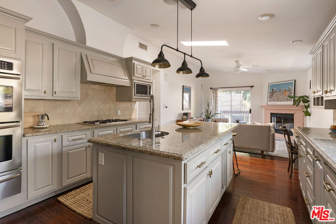 Los Angeles, California, 90039, United States, 3 Bedrooms Bedrooms, ,4 BathroomsBathrooms,Residential,For Sale,1924796