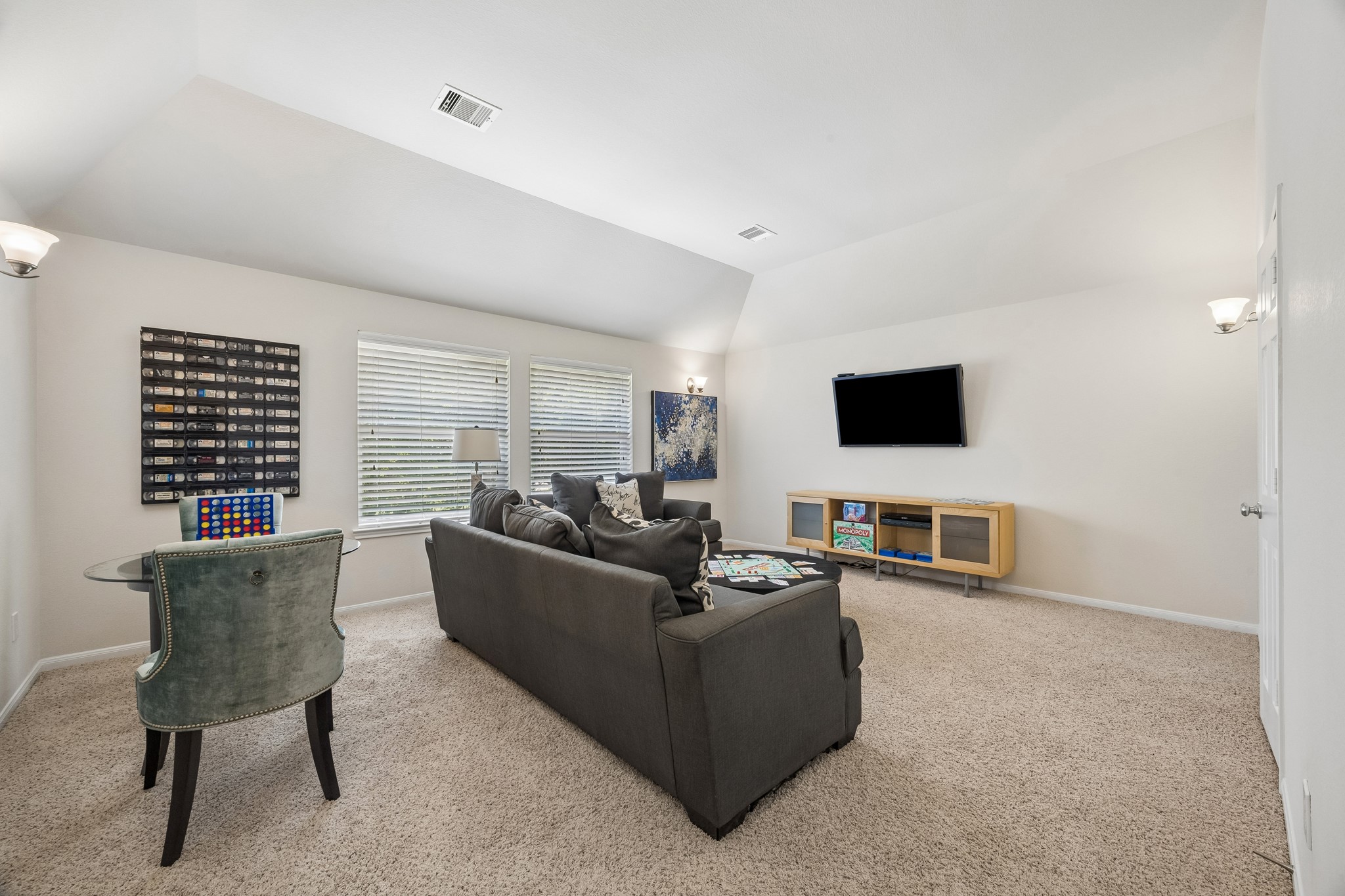  2400 Lakeway Drive - 物件實景