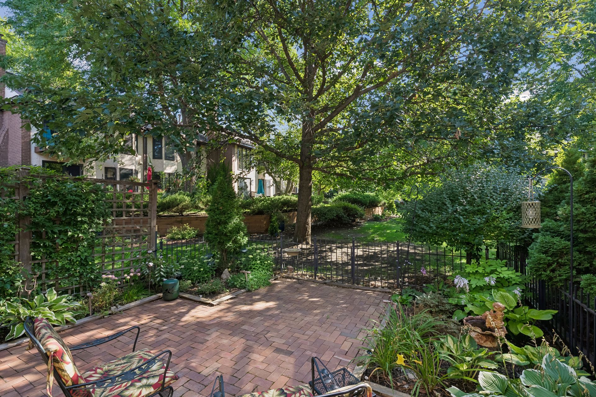  Updated Townhome With Exceptional Outdoor Space - 物件實景