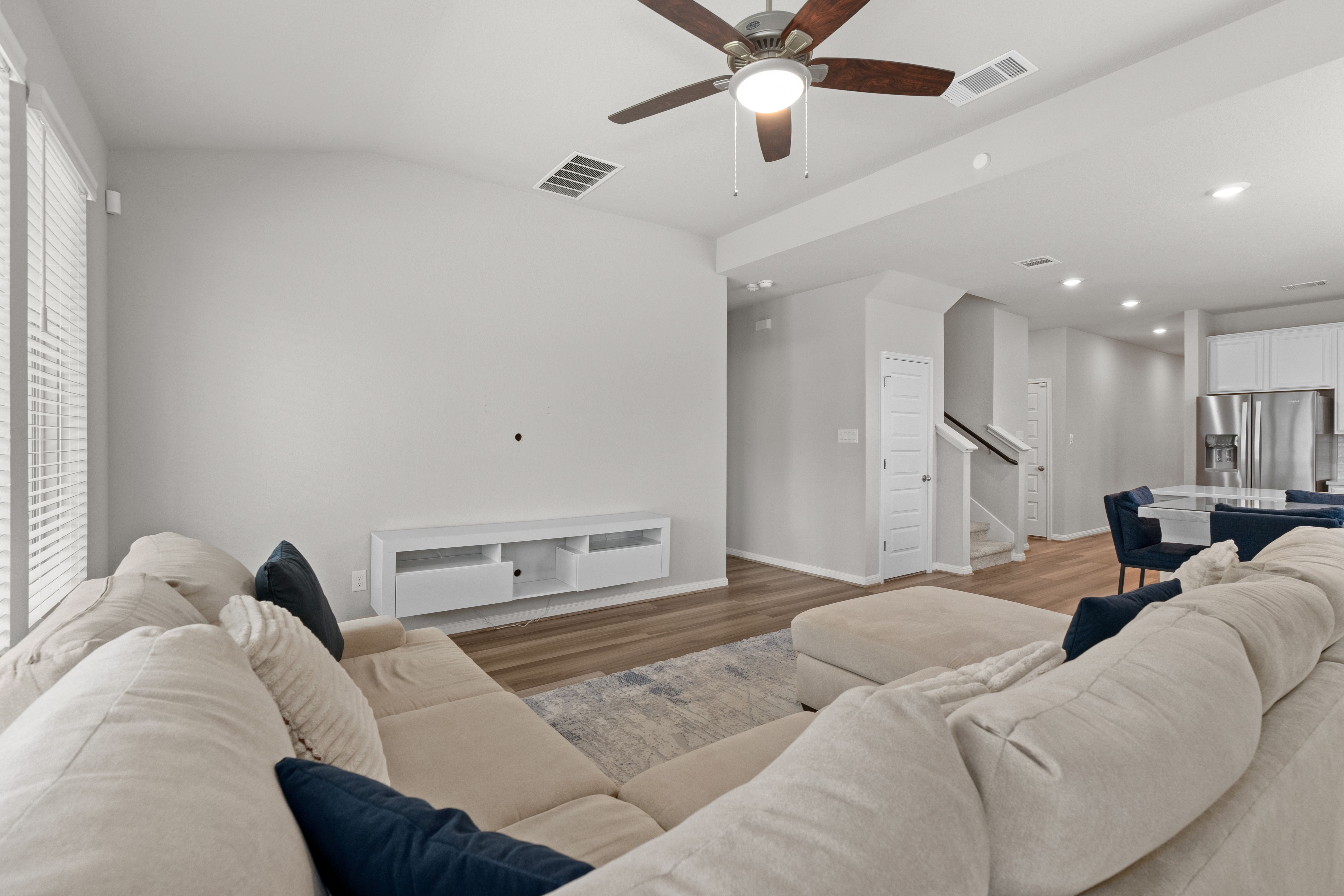  Contemporary two-story Home - 物件實景