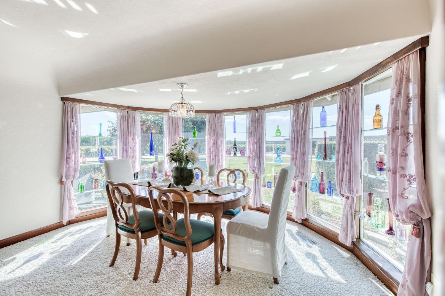 Kerman, California, 93630, United States, 5 Bedrooms Bedrooms, ,3 BathroomsBathrooms,Residential,For Sale,1928392
