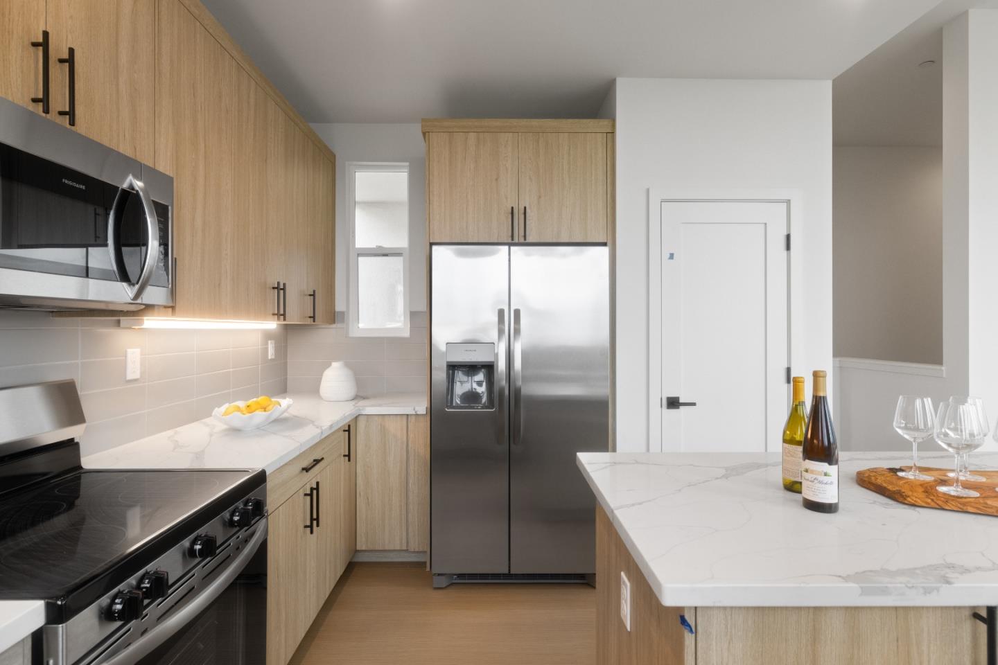 Pacifica, California, 94044, United States, 2 Bedrooms Bedrooms, ,3 BathroomsBathrooms,Residential,For Sale,1989147