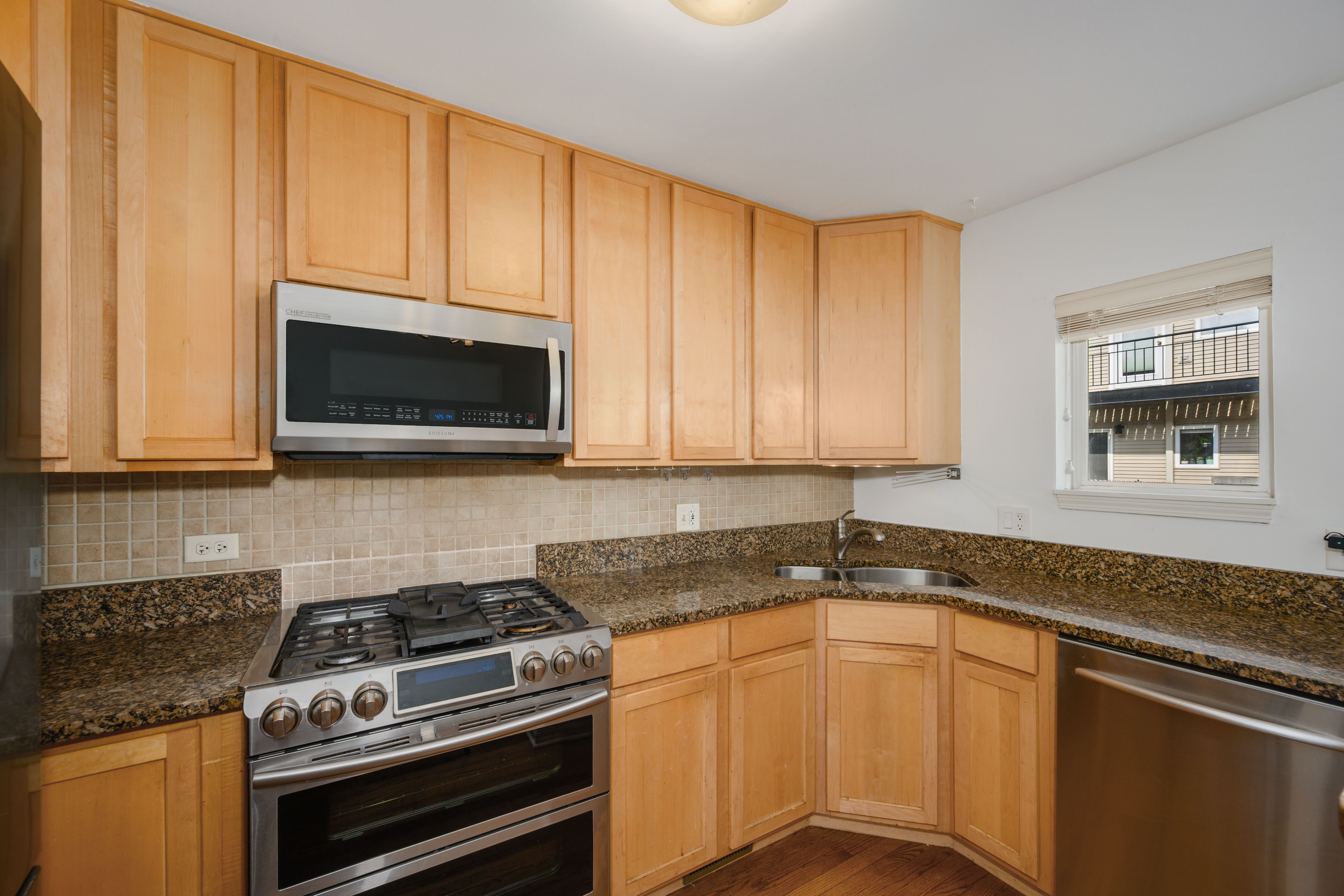  A Well-cared-for 2-3 Bedroom, 2 Full Bath Townhome in the Heart of Avondale - 物件實景