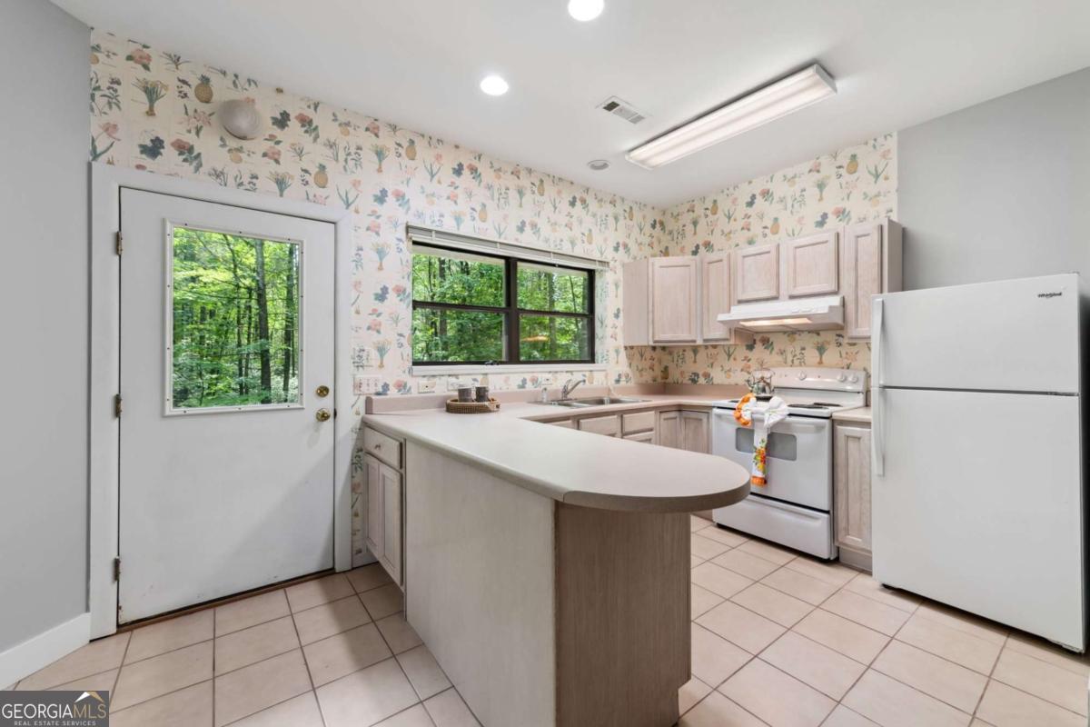 Ellijay, Georgia, 30540, United States, 5 Bedrooms Bedrooms, ,5 BathroomsBathrooms,Residential,For Sale,1868154