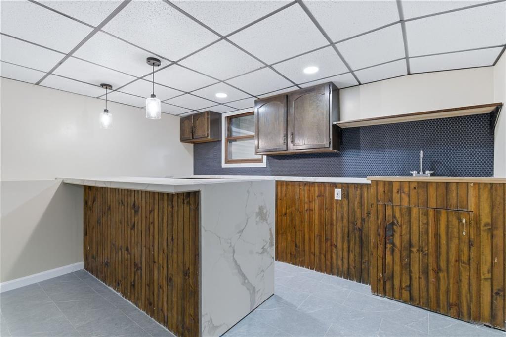 Warwick, Rhode Island, 02889, United States, 5 Bedrooms Bedrooms, ,3 BathroomsBathrooms,Residential,For Sale,2048258