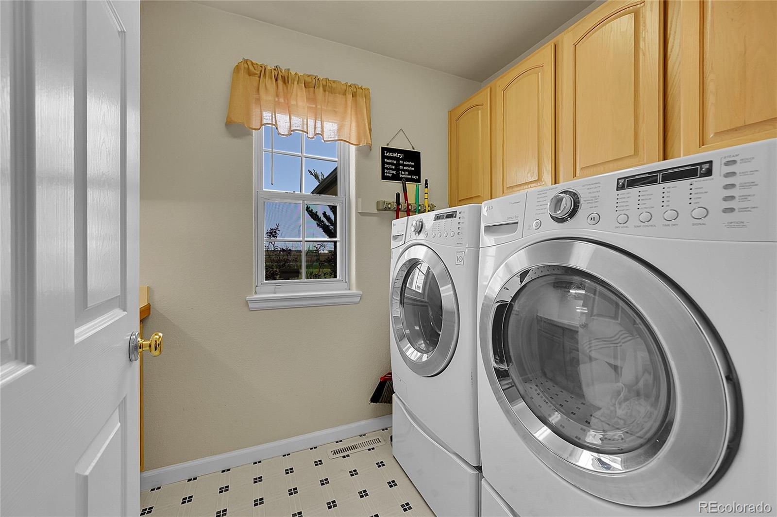 Strasburg, Colorado, 80136, United States, 3 Bedrooms Bedrooms, ,4 BathroomsBathrooms,Residential,For Sale,1847034