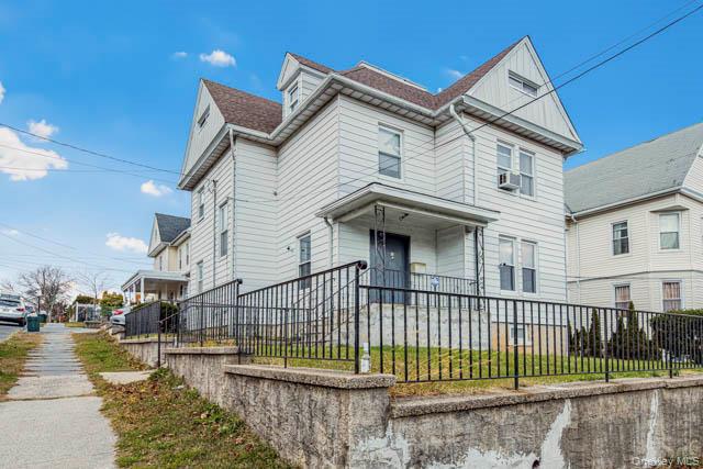 Yonkers, New York, 10703, United States, 5 Bedrooms Bedrooms, ,2 BathroomsBathrooms,Residential,For Sale,1993870