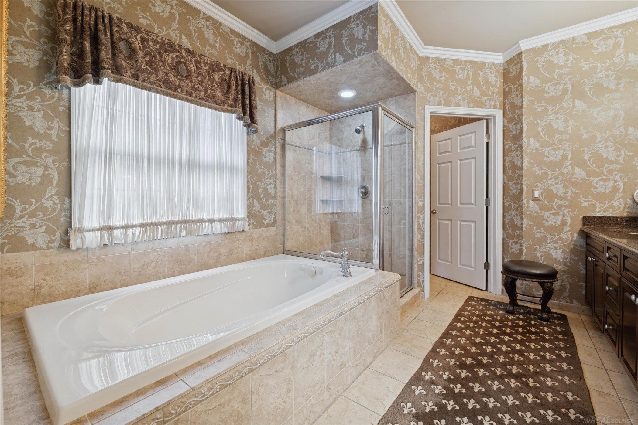 Oakland Twp, Michigan, 48306, United States, 2 Bedrooms Bedrooms, ,4 BathroomsBathrooms,Residential,For Sale,1984320