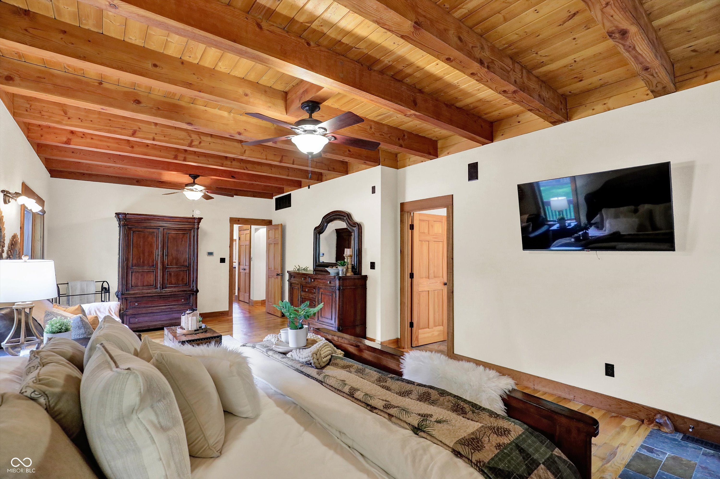 Unionville, Indiana, 47468, United States, 4 Bedrooms Bedrooms, ,5 BathroomsBathrooms,Residential,For Sale,1870094