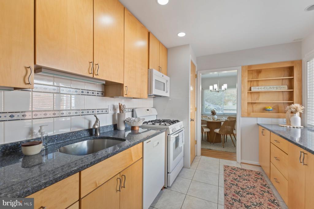 Takoma Park, Maryland, 20912, United States, 2 Bedrooms Bedrooms, ,2 BathroomsBathrooms,Residential,For Sale,1974718