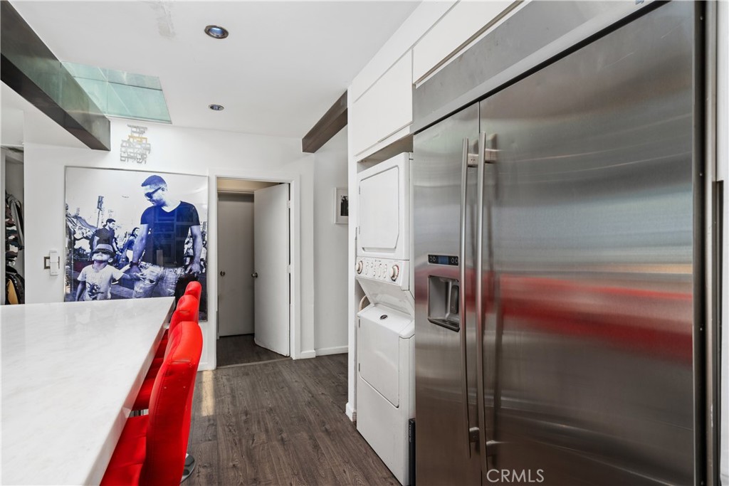Los Angeles, California, 90068, United States, 2 Bedrooms Bedrooms, ,2 BathroomsBathrooms,Residential,For Sale,1918041