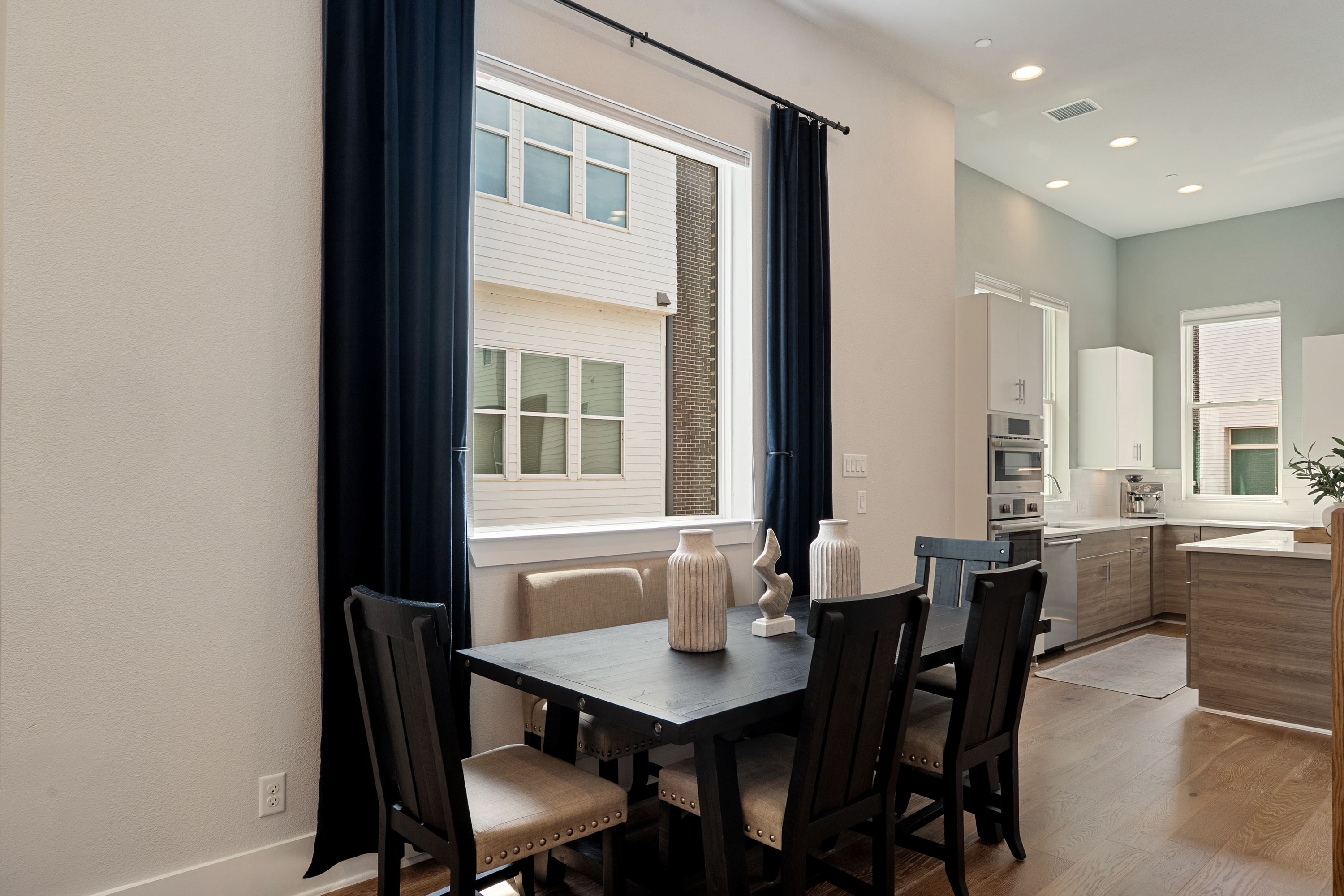  381 E. Greenbriar Lane #1001 - 物件實景