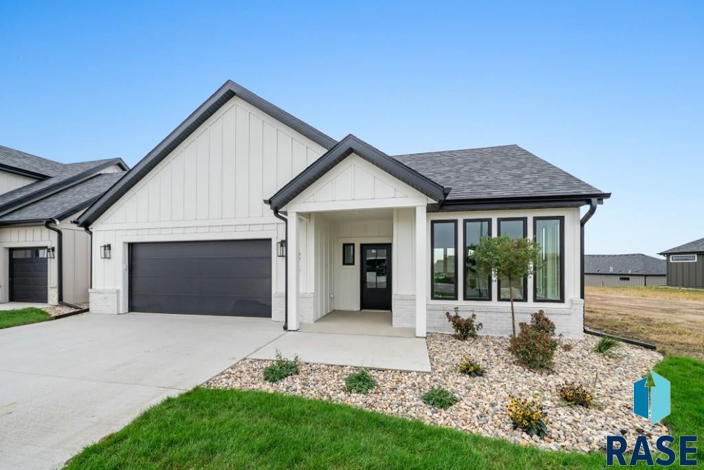 Sioux Falls, South Dakota, 57110, United States, 2 Bedrooms Bedrooms, ,2 BathroomsBathrooms,Residential,For Sale,2005980