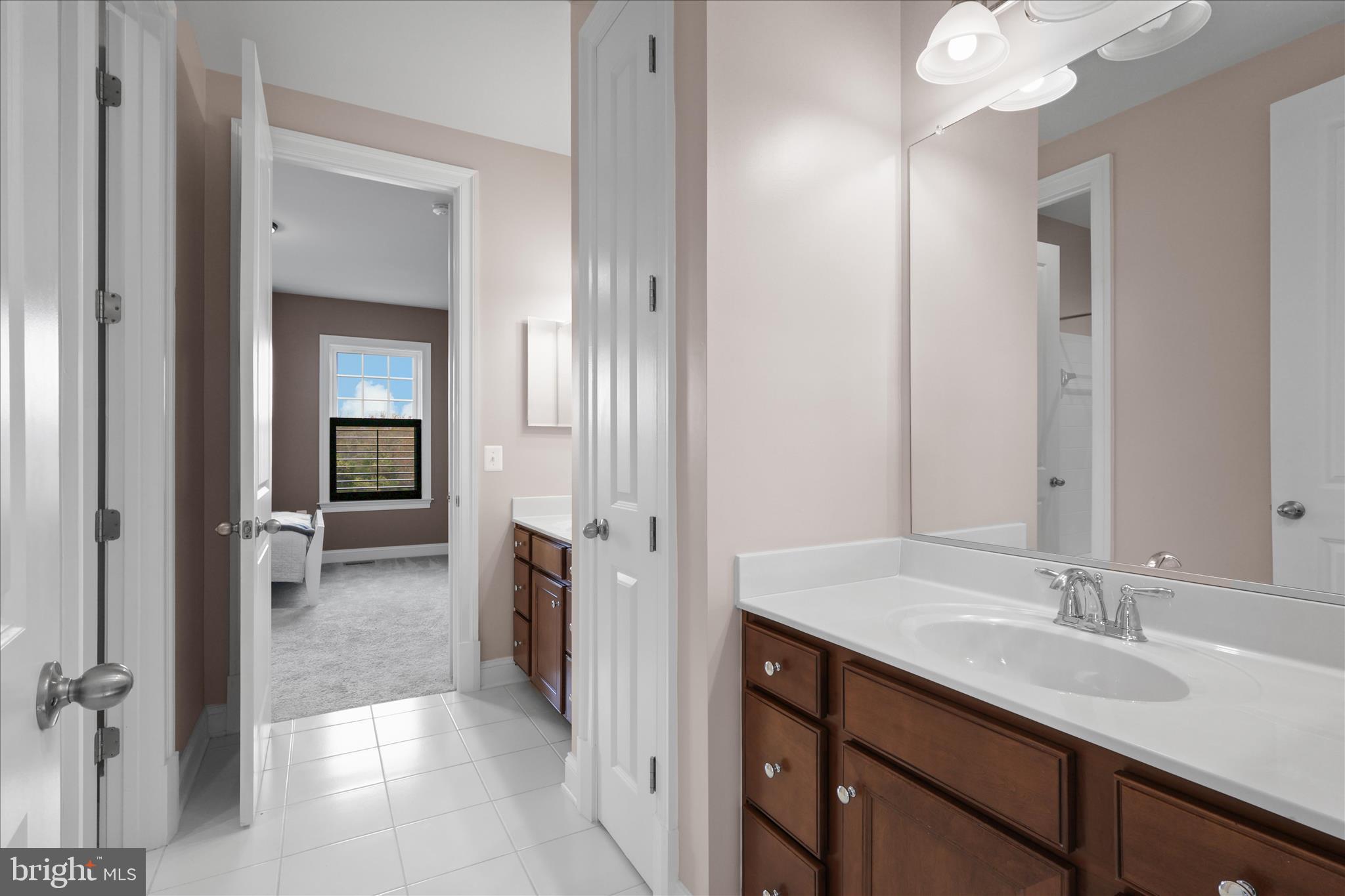 Aldie, Virginia, 20105, United States, 5 Bedrooms Bedrooms, ,5 BathroomsBathrooms,Residential,For Sale,1987386