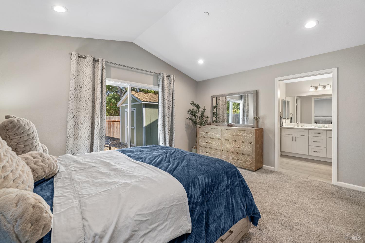 Petaluma, California, 94952, United States, 3 Bedrooms Bedrooms, ,2 BathroomsBathrooms,Residential,For Sale,1914314