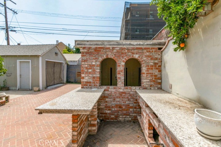 Los Angeles, California, 90006, United States, 5 Bedrooms Bedrooms, ,2 BathroomsBathrooms,Residential,For Sale,1940341