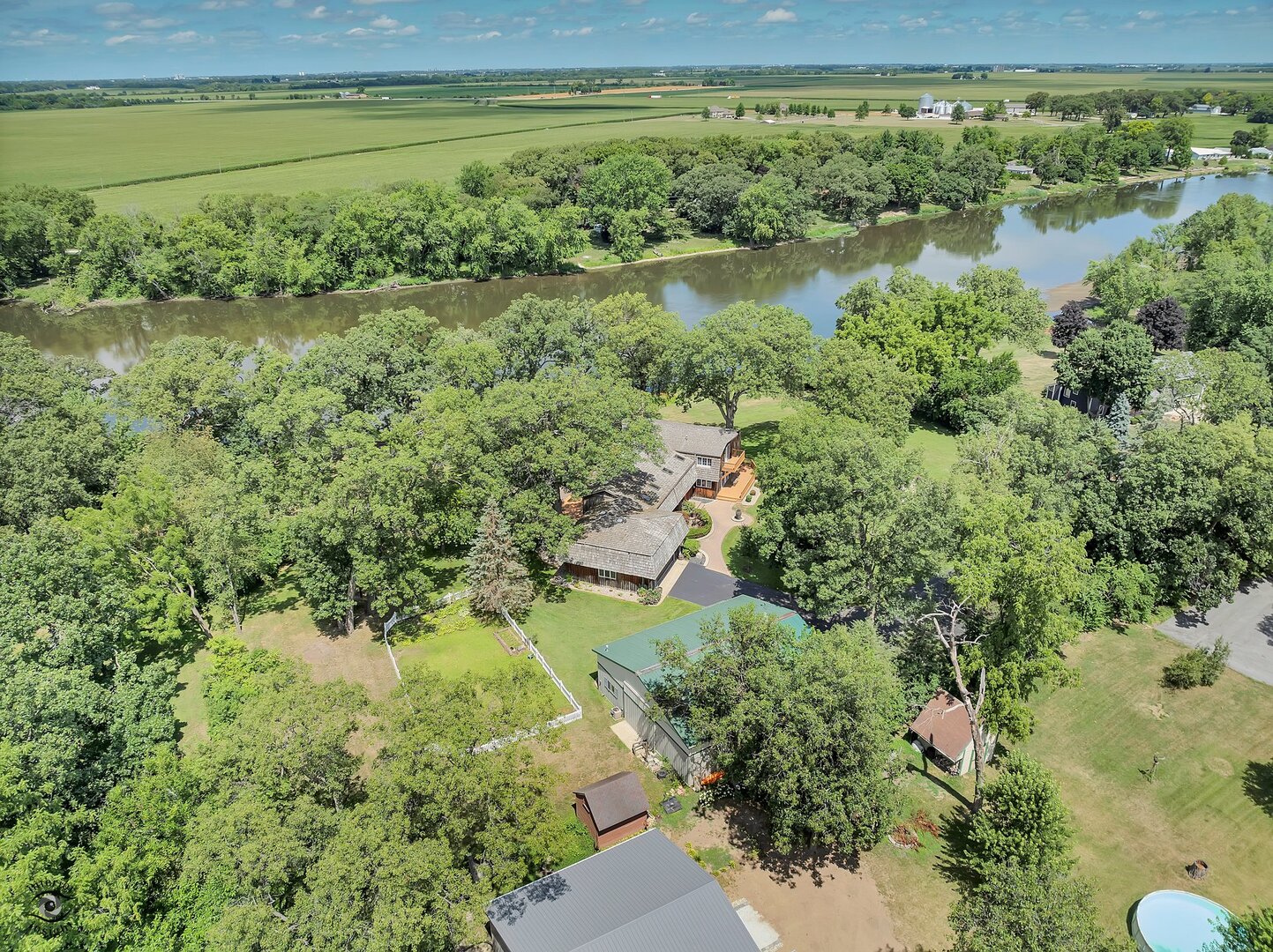 St. Anne, Illinois, 60964, United States, 4 Bedrooms Bedrooms, ,4 BathroomsBathrooms,Residential,For Sale,1901313