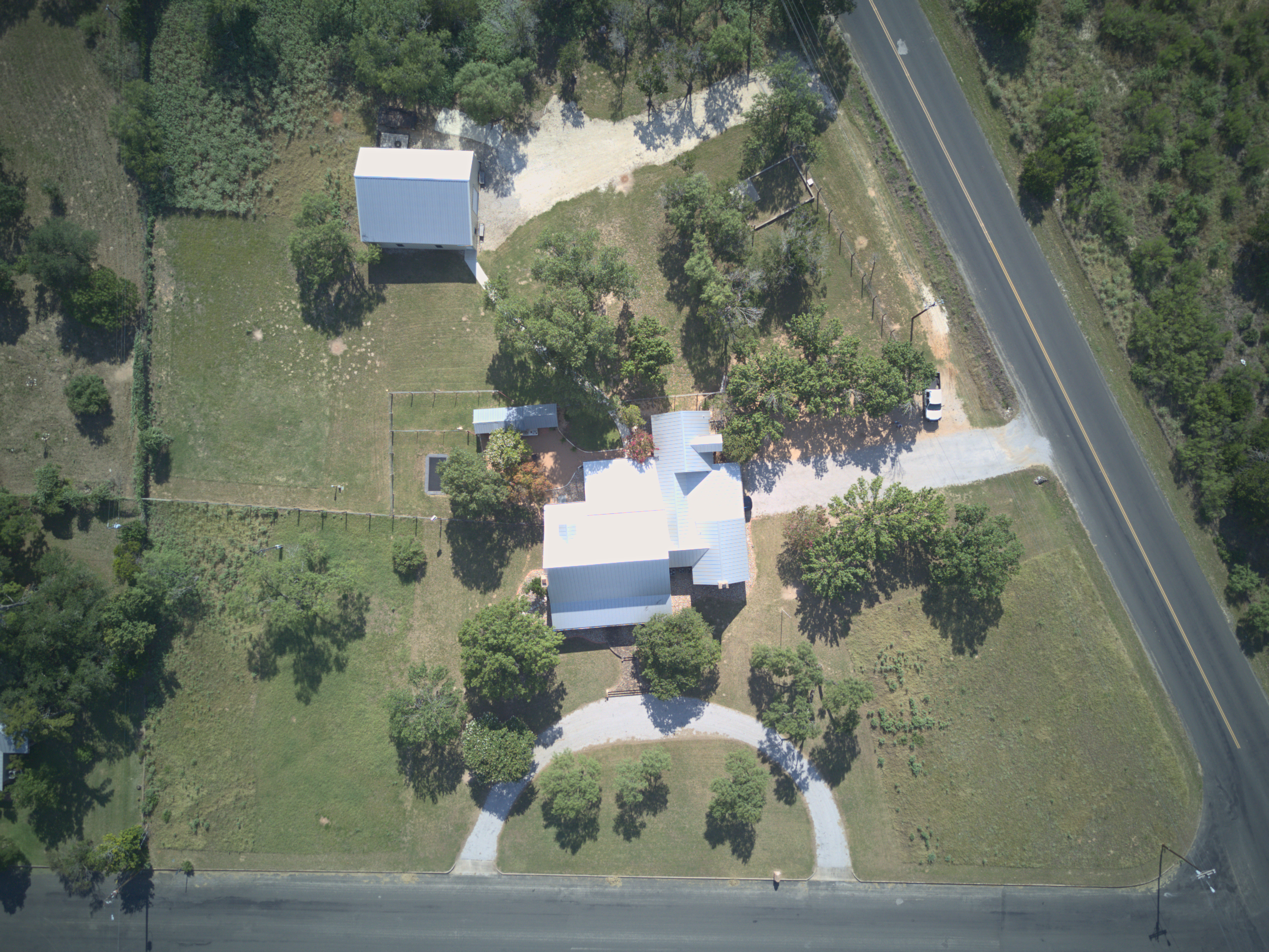 Fredericksburg Estate on 3 Acres - 物件實景