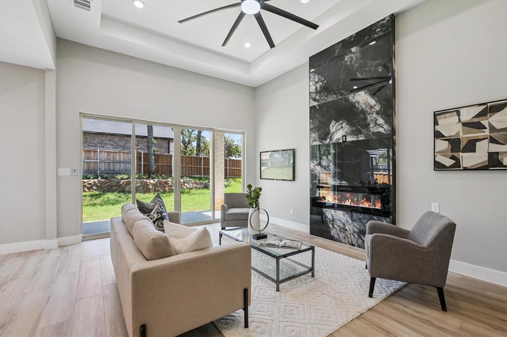 Arlington, Texas, 76012, United States, 4 Bedrooms Bedrooms, ,3 BathroomsBathrooms,Residential,For Sale,1976535