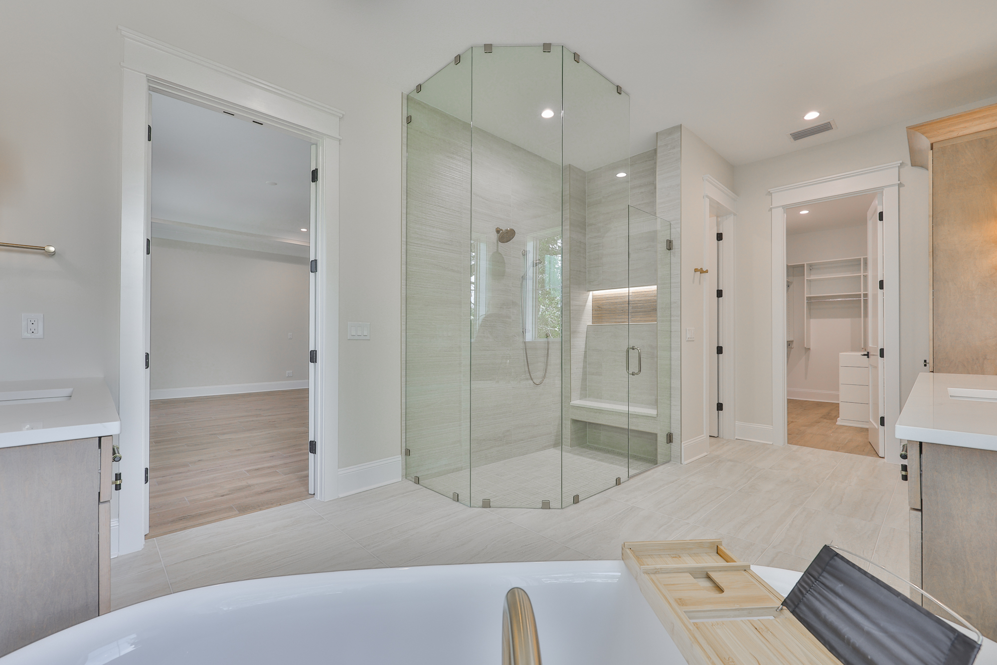 Tampa, Florida, 33629, United States, 5 Bedrooms Bedrooms, ,6 BathroomsBathrooms,Residential,For Sale,1974483