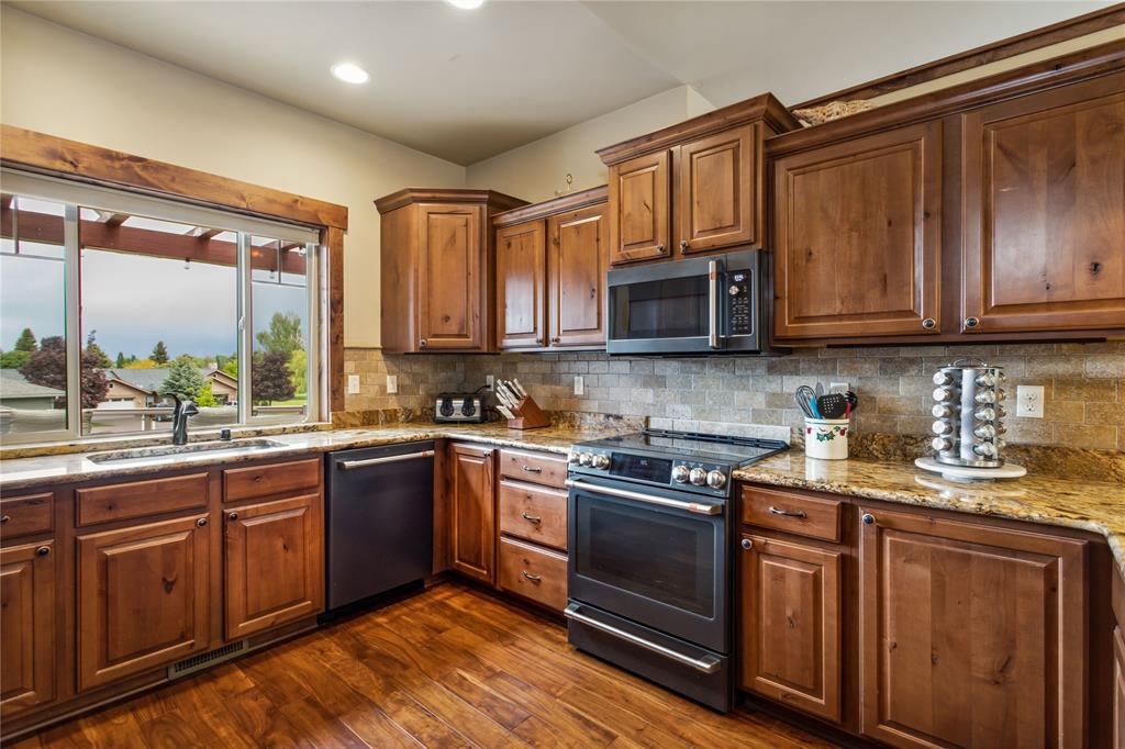 Polson, Montana, 59860, United States, 3 Bedrooms Bedrooms, ,2 BathroomsBathrooms,Residential,For Sale,1983270