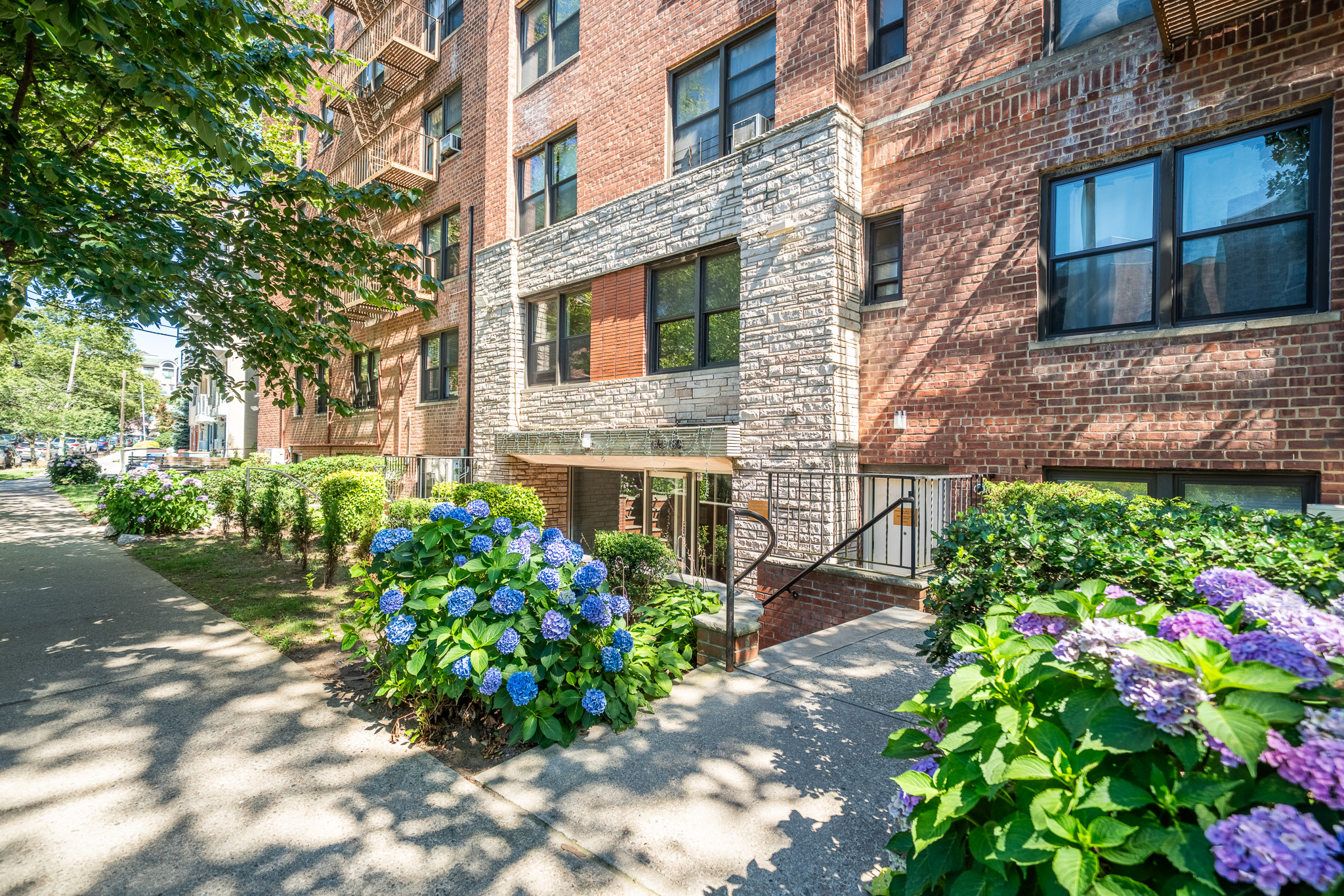 141-30 84 Road, Briarwood, NY, 11435 