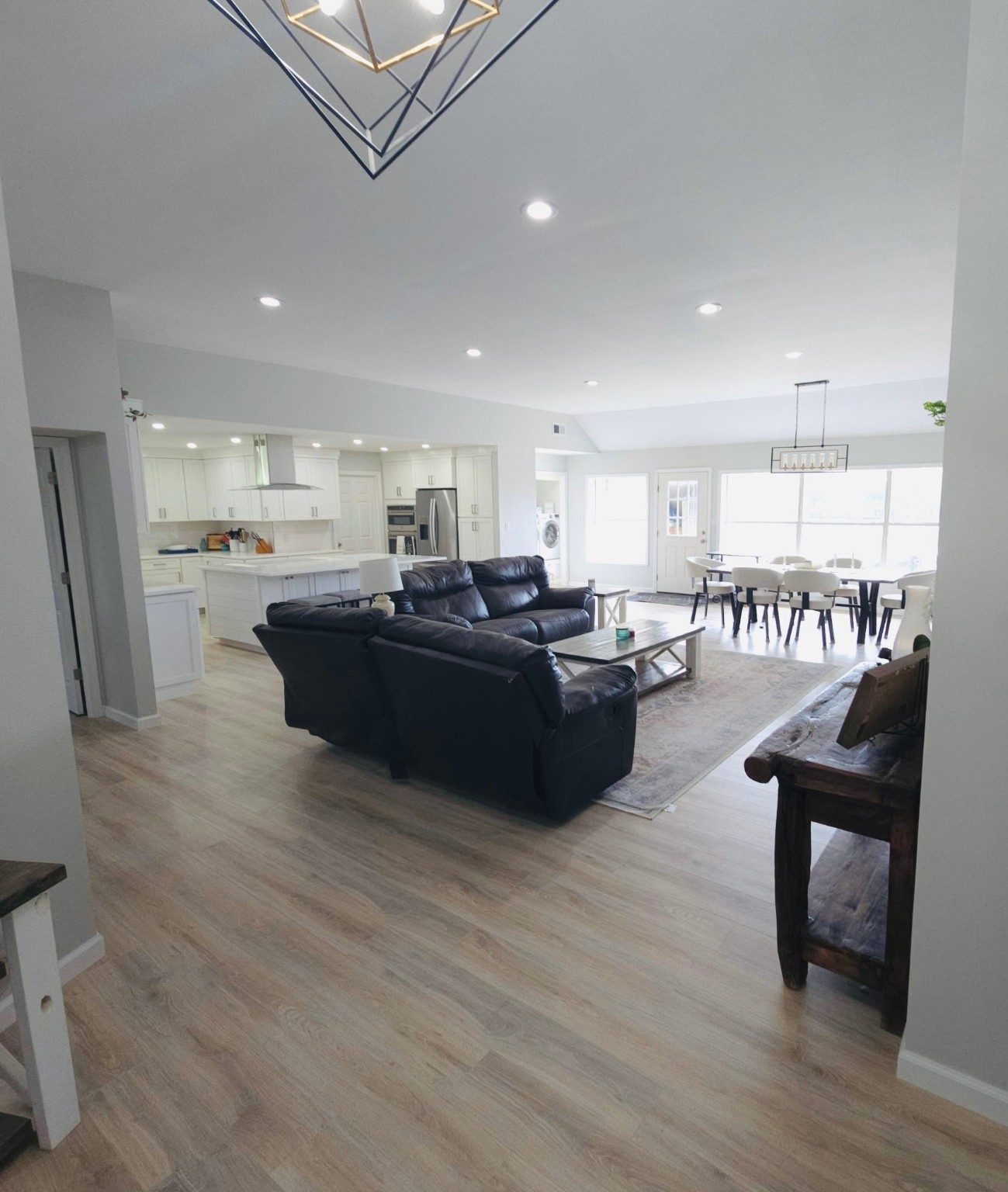 Talty, Texas, 75160, United States, 6 Bedrooms Bedrooms, ,4 BathroomsBathrooms,Residential,For Sale,1970411