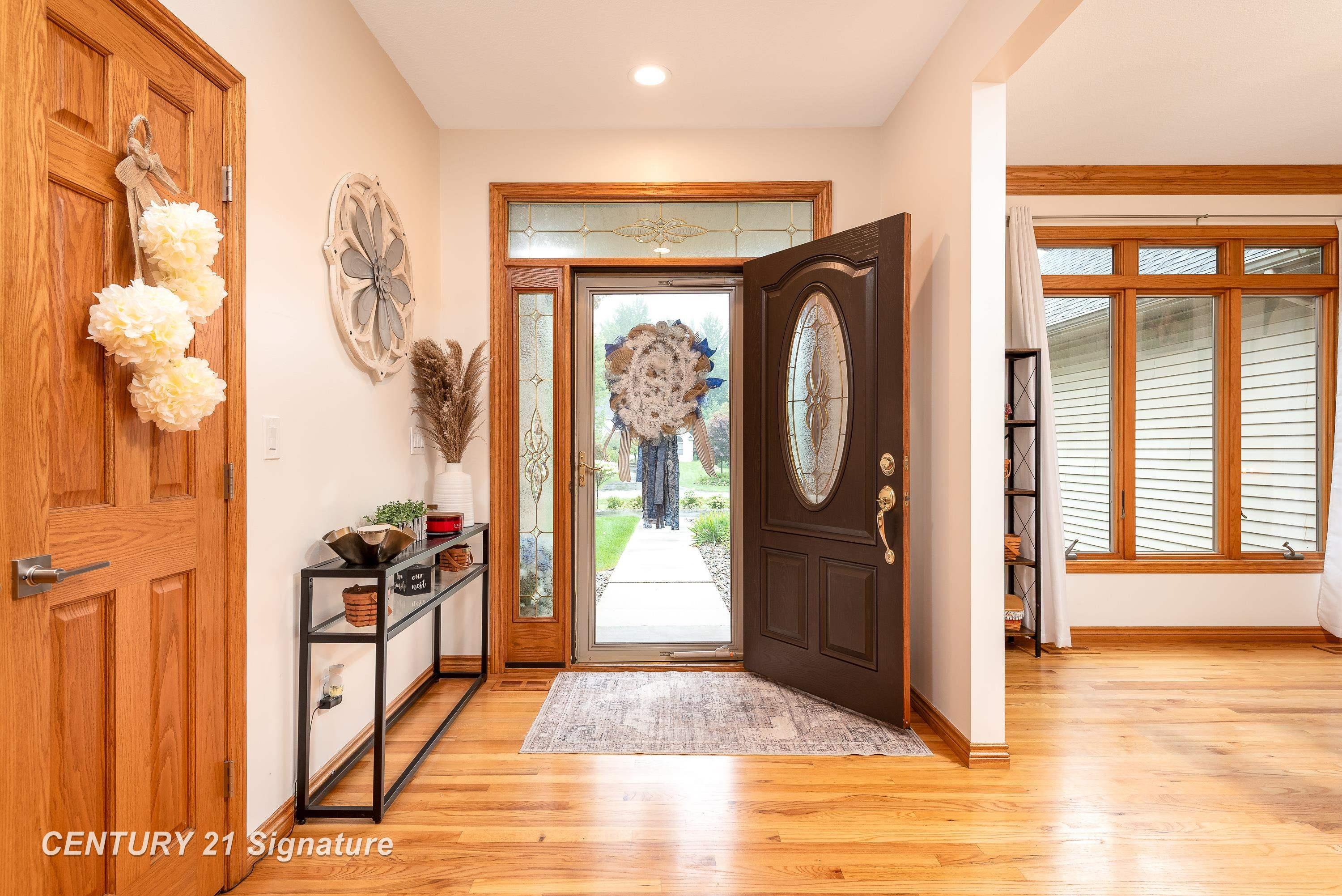 Midland, Michigan, 48642, United States, 4 Bedrooms Bedrooms, ,4 BathroomsBathrooms,Residential,For Sale,1981161