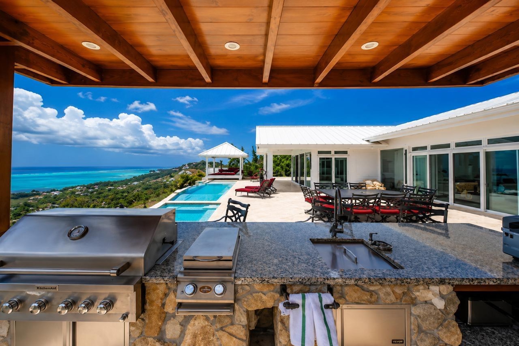  Exquisite Executive Hilltop Home with Pool & Boat Slip - 物件實景