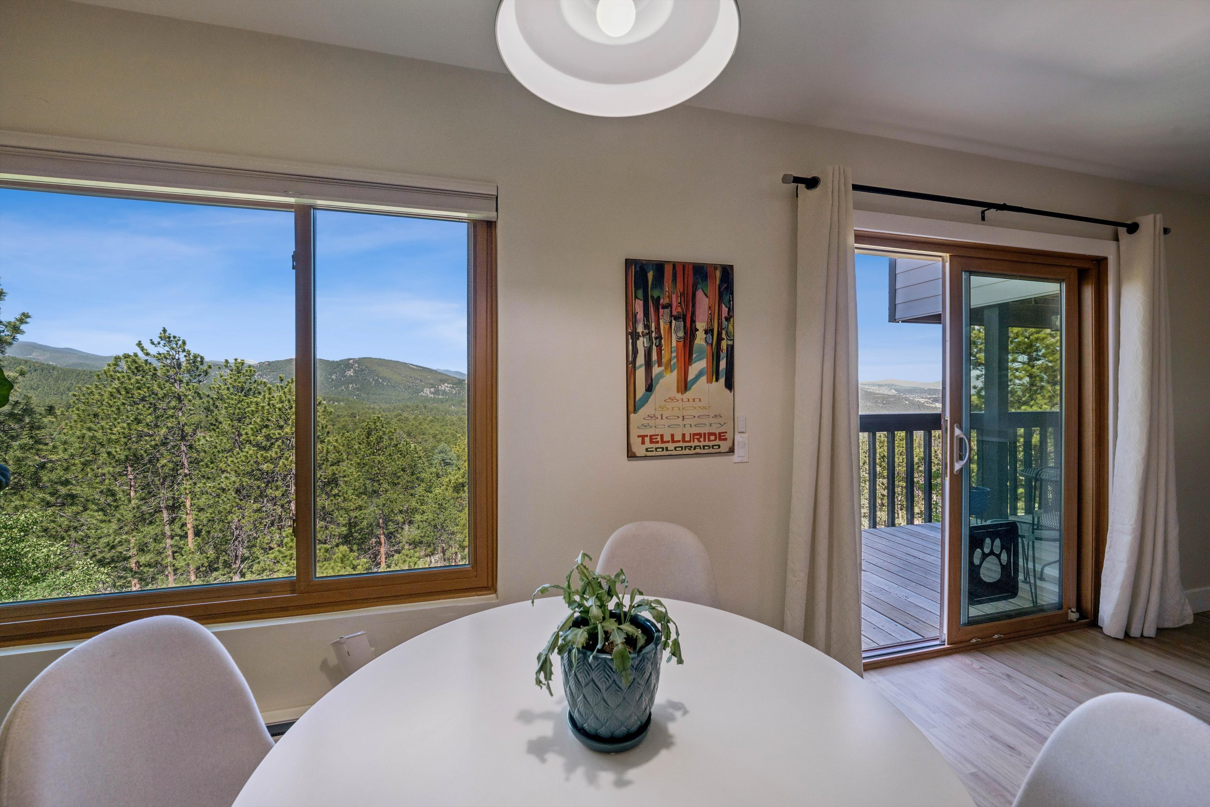  Experience Refined Mid-Century Inspired Mountain Living on 3.37 Acres - 物件實景