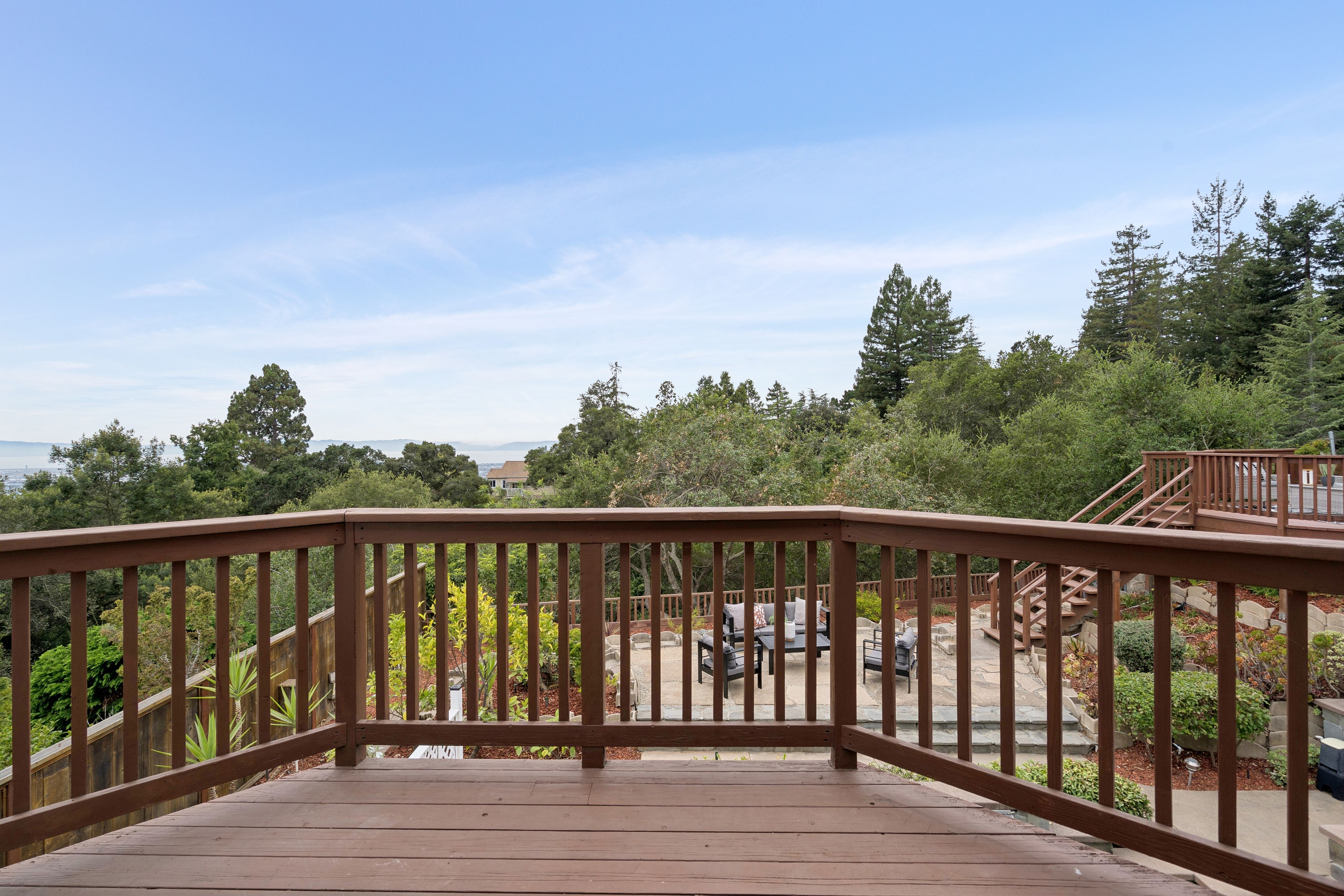  Stunning Crestmont Hillside Retreat with Sweeping Bay Views - 物件實景
