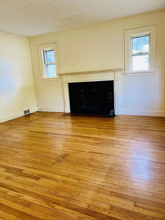 Framingham, Massachusetts, 01702, United States, 4 Bedrooms Bedrooms, ,2 BathroomsBathrooms,Residential,For Sale,1967080